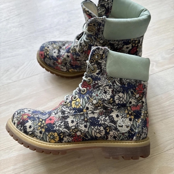 Timberland Women's Boots with Floral Print - Picture 5 of 7